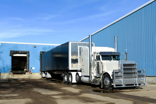 Classic American Conestoga Truck Docked Under Bright Blue Sky
