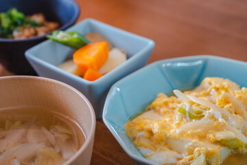 Healthy Japanese Breakfast with Tofu Egg Dish and Multigrain Rice / 豆腐の卵とじと雑穀米の健康的な朝食
