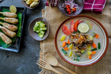 Soto Betawi is a traditional food from Jakarta, consisting of a mixture of coconut milk and milk sauce, meat, offal, carrots, potatoes, lime and spices.