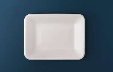 Food tray of polystyrene foam. 発泡スチロールの食品トレー