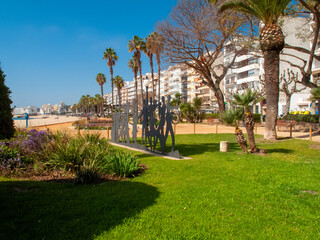Paseo marítimo, parque y playa de Blanes en la provicia de Gerona (Girona), Cataluña (Catalunia),...