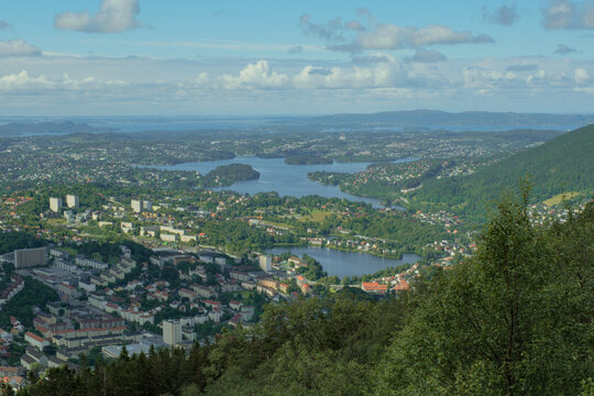 Bergen cityscape view from the Bidden Trail in Norway, 노르웨이 베르겐 비든 트레일에서 내려다본 도시 전경