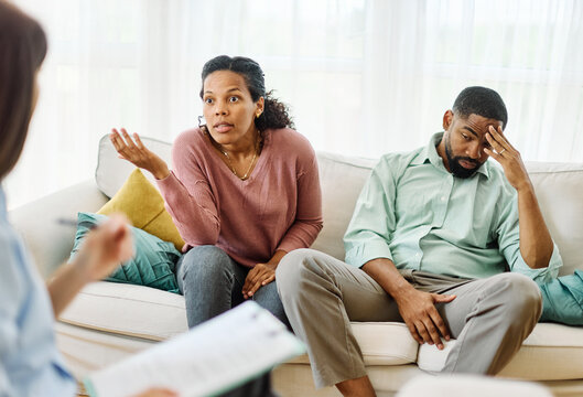 marriage man woman psychotherapy couple counselor therapy psychologist counseling problem psychiatrist husband wife conflict communication fighting