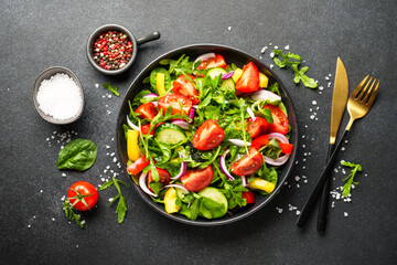 Salad with leaves, tomatoes, pepper and olive oil.