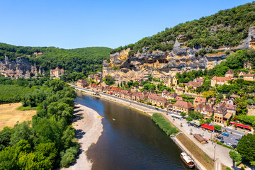 The village of La Roque Gageac seen from the Dordogne. Dordogne. New Aquitaine