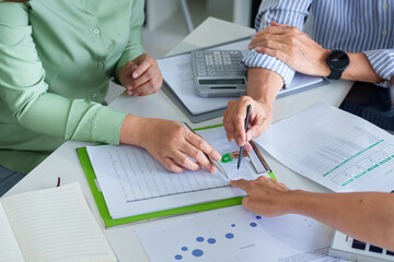 Collaborative Business ESG Data Analysis Meeting for Sustainable Performance and Corporate Responsibility Planning