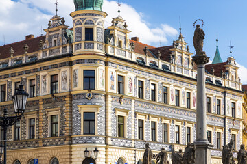 Fototapeta premium Sgraffito house with Marian column decorating Alsovo namesti in Pisek, Czechia