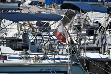 żaglówka polska bandera © Miroslaw