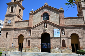 piękna kamienna fasada kościoła w Torrevieja © Miroslaw