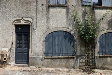 Bâtiment typique, vue de l'extérieur, village Le Dorat, département de la Haute Vienne, France