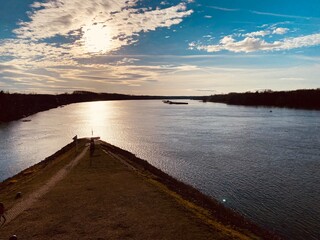 Obraz premium sunset on the lake