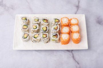 Assortiment de Maki traditionnels japonais