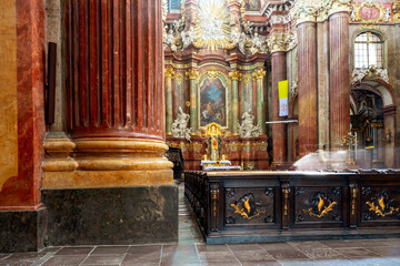 Kości&oacute;ł Farny św. Stanisława w Poznaniu, Fara Poznańska, barokowy kości&oacute;ł. Ta trzynawowa bazylika mniejsza została zbudowana w latach 1651-1732.
