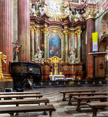 Kości&oacute;ł Farny św. Stanisława w Poznaniu, Fara Poznańska, barokowy kości&oacute;ł. Ta trzynawowa bazylika mniejsza została zbudowana w latach 1651-1732.
