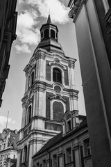 Kości&oacute;ł Farny św. Stanisława w Poznaniu, Fara Poznańska, barokowy kości&oacute;ł. Ta trzynawowa bazylika mniejsza została zbudowana w latach 1651-1732.
