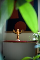 部屋に飾った小さなトーテムポール