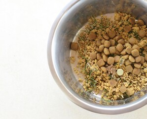 Ração de cachorro com probiótico, prébiótico e alecrim.