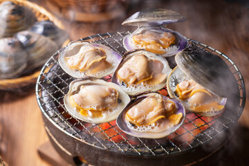 【貝の浜焼き】千葉県の九十九里浜で水揚げされたホンビノス貝。千葉県のブランド水産物。浜焼きで楽しみます。