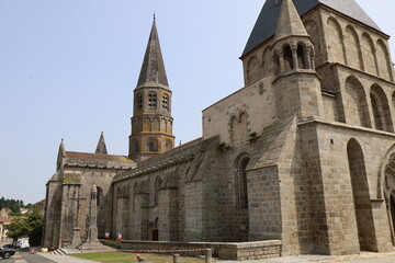 Eglise collégiale Saint-Pierre du Dorat, église romane, village Le Dorat, département de la...
