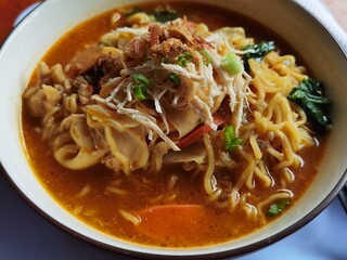 thai noodle soup with chicken slices