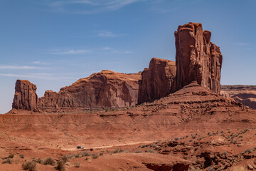 Fototapeta premium Camel Butte(Monument Valley), Navajo County, Arizona, United States. hinarump Conglamerate、Moenkopi Formation、De Chelly Sandstone with Organ Rock Formation / Shale. Desert varnish