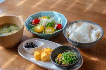 Traditional Japanese Breakfast with Miso Soup and Natto / 納豆と味噌汁の和朝食
