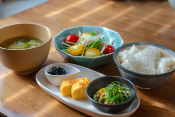 Traditional Japanese Breakfast with Miso Soup and Natto / 納豆と味噌汁の和朝食
