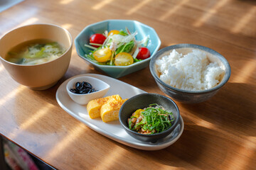 Traditional Japanese Breakfast with Miso Soup and Natto / 納豆と味噌汁の和朝食
