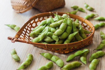 【だだちゃ豆】山形県鶴岡市でしか栽培されない特産品。噛むほどに広がる旨味と深い味わいが特徴の伝統野菜です。枝豆の王様とも呼ばれます。