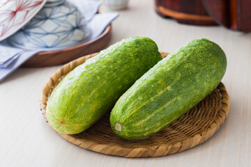 【加賀太きゅうり】石川県の加賀伝統野菜。瓜と見間違えそうなほど太いきゅうりです。厚くて柔らかい果肉は味噌で煮たり炒めたりして楽しめます。