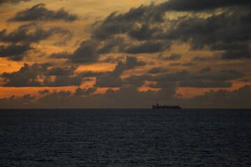 Schiff im Sonnenuntergang Transatlantik Kreuzfahrt Rio de Janeiro Salvador Maceio Recife Praia...
