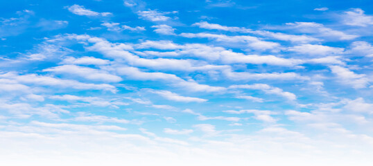 青空と白い雲 