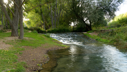 RIO EBRÓN A SU PASO POR TORREBAJA (ADEMUZ). VALENCIA. ESPAÑA