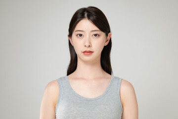 ミドル女性　クールビューティー