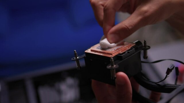 Properly Cleaning a Cooling Heatsink to Ensure Optimal Performance and Efficiency Levels
