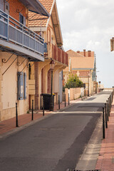 Obraz premium narrow street in Soulac, France