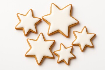 Obraz premium Delicious star-shaped holiday cookies decorated with icing on a white background