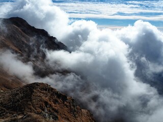 a sea of ​​clouds arriving over the mountain ridge