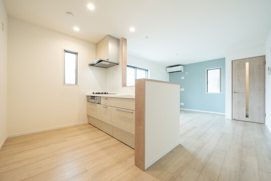 新築戸建て｜竣工写真｜LDK｜洋室｜浴室｜キッチン｜洗面｜ウォークインクローゼット｜WIC｜玄関｜クロス｜おしゃれ