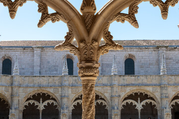 Lisboa, claustro del monasterio de los Jeronimos, monumento nacional de portugal.