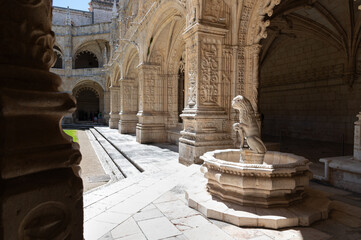 Lisboa, claustro del monasterio de los Jerónimos, monumento nacional, portugal.