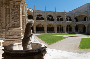 Lisboa, claustro del monasterio de los Jerónimos, monumento nacional, portugal.