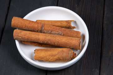 Cinnamon sticks placed in white bowl