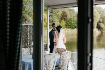 the first meeting of the bride and groom