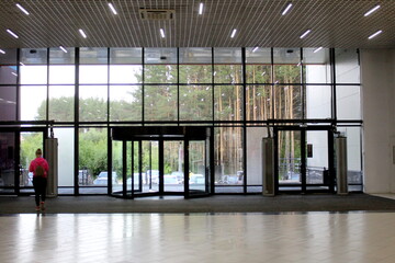 Panoramic windows and doors in the shopping center.