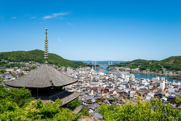 天寧寺三重塔と尾道市の街並み　広島県尾道市
