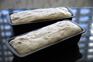 Rustic colonial rye bread. Well-lit image, clear selective focus on the details of the bread texture, conveying tradition, rusticity and homemade flavor.