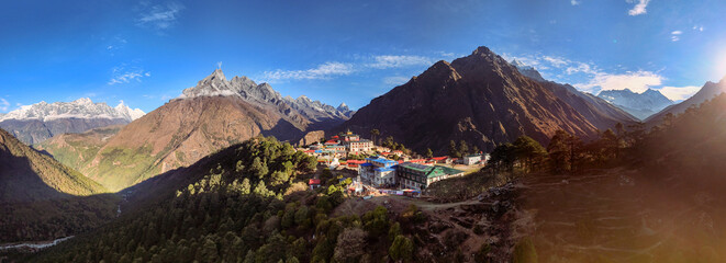 Himalayan Photography from Nepal – Hiking Adventures, Yaks, and Mountain Landscapes