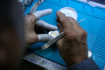 Obraz premium Repairing a wristwatch. Watch repair