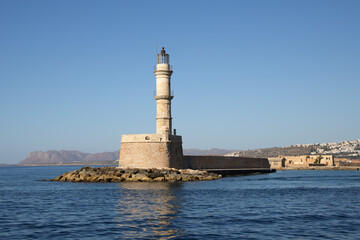 Latarnia morska w Starym Porcie Weneckim w mieście Chania, Kreta, Grecja